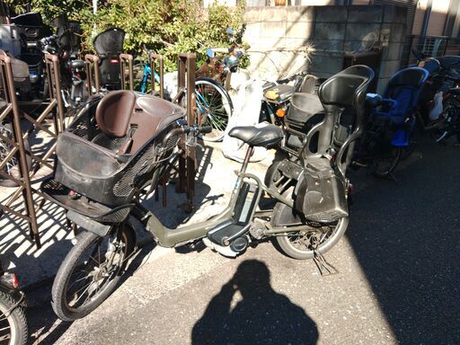 Ｆ01土日も️お子様と土足のままいろいろなタイプの電動自転車ご試乗可能  電動自転車・リサイクル専門店　　ご試乗をしてから、ご購入できます。  ２０インチ、チャイルドシート、２人乗り、３人乗り、１人乗り電動自転車  バカ良心的な電動自転車屋１００日間・安心の無料点検・️無料交換保証サービス付き  後ろチャイルドシートを大きめのかごに変更のオプション無料です。  バッテリーは新品の９０％以上の性能です。  １回の充電で３０Ｋｍ程
