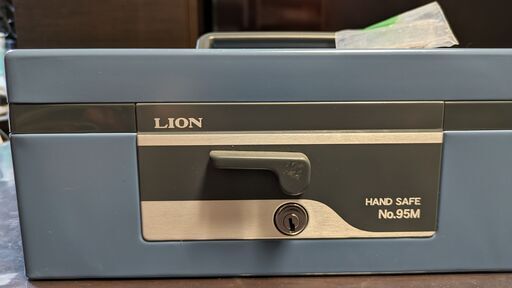 LION事務器手提げ金庫Ｎo95M