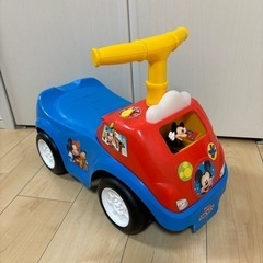 ミッキーマウス 足けり車 キックカー 音がなって光る車 乗用玩具