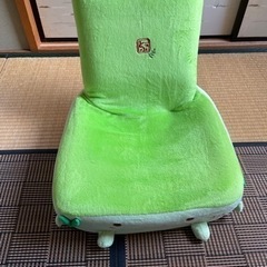 座椅子・ソファ 1人用折り畳み式。サイズは幅40㌢高さ40㌢折り...