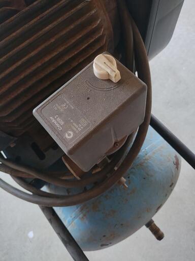 ○引取限定○中古 動作品 ストレート エアコンプレッサー 200V 4kW 5.5  