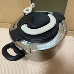 圧力鍋　T-fal  ワンタッチ開閉　IH対応　両手鍋　4ℓ  ...