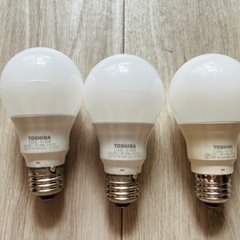 LED電球 TOSHIBA（東芝ライテック）　E26口金 電球色...