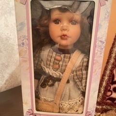 【Porcelain Doll】箱入りの洋風の人形