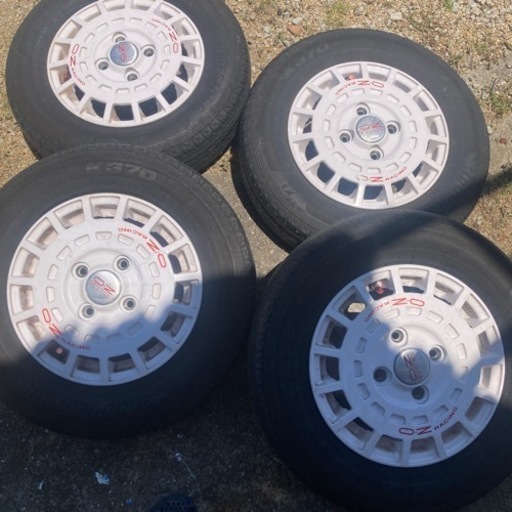 車のパーツ タイヤ、ホイール