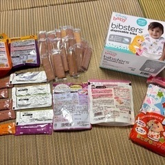 ほほえみらくらくキューブ 紙エプロン 離乳食セット