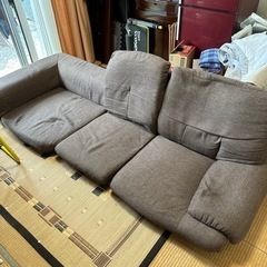 家具　3〜4人掛けカウチソファ　