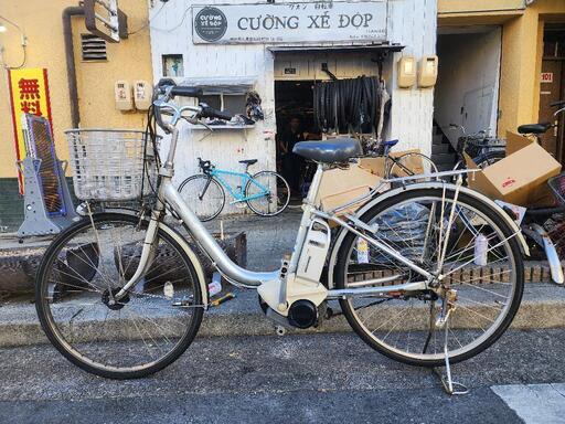 電動自転車　ブリヂストン　２６インチ　バッテリー　8.1ah  充電器　付き　3変速　シルバー　配達可能