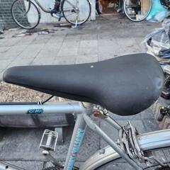 ロードバイク　７００Ｃ   シルバー　配達可能