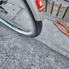 ロードバイク　７００Ｃ   シルバー　配達可能