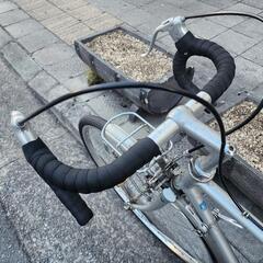 ロードバイク　７００Ｃ   シルバー　配達可能