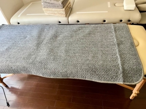 施術ベッド2台・ヒートマット・フリースシーツ・ホットキャビネット