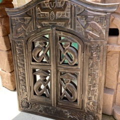 木彫りの扉鏡