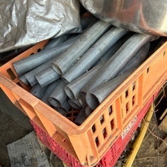 農業ハウスの骨組み。とにかく巨大パイプ、ジョイント類