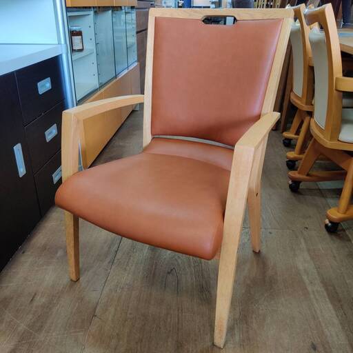 【愛品倶楽部柏店】karimoku カリモク 肘付食堂椅子 CT7600705B