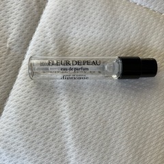 ディップティックParisの小さな香水サンプル瓶