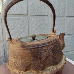 古い　鉄瓶　蓋は銅蓋　骨董屋さんからでした。　アンティーク?