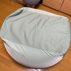 体にフィットするビーズソファと限定色さくらの替えカバー（無印良品）