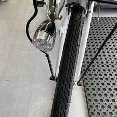 27インチ 6段変速 自転車 LEDライト カゴ破損あり 白 ホワイト