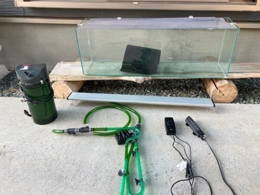 スリム水槽　熱帯魚\n