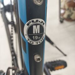 現状品 フジ SPARROW クロスバイク Mサイズ 700×28C  自転車 変速3×8 ブラック/ブルー 身長目安170cm前後 FUJI 苫小牧西店