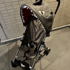 cosco baby　サメ型ベビーカー
