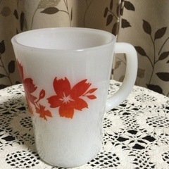 ◆Pyrexマグカップ◆赤xオレンジ　花柄