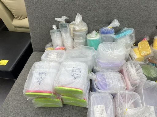 未使用 タッパーウェア 100個以上 大量 まとめ売り デコレーター トレイ 丸 四角 三角カップ 保管品 保存容器 密閉容器 Tupperware 札幌市