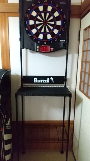 決まりました【中古美品】DARTSLIVE100S本体+BLITZERダーツボードスタンドのセット!!すぐにプレー出来ます!!