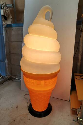 ソフトクリーム　電光看板　日世のコーンライト