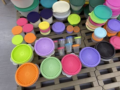 タッパーウェア 約90個 大量 まとめ売り 丸 デコレーター等 長期保管 保存容器 密閉容器 Tupperware 札幌市手稲区 タッパーウェア 約90個 大量 まとめ売り 丸 デコレーター等 長期保管
