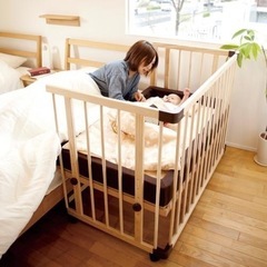 取引済】ファルスカ ベビーベッド(添い寝安全ベルト付)