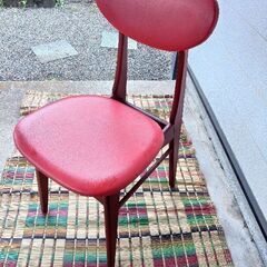 【OmNi ANTIQUEs】古い椅子です。