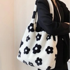 【 受渡完了 】白×黒 モコモコ フワフワ 大容量バッグ