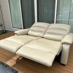  【極美品2024年購入品！】2人掛け電動リクライニングソファ(Nビリーバ2 革BE)定価129,900円