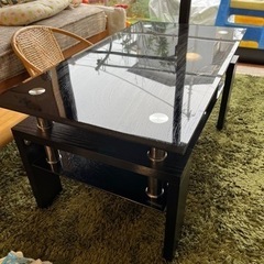 ガラス製　ローテーブル