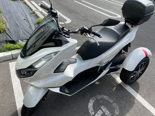 ほぼ新車走行距離６００ｋｍ。普通自動車免許でOK　Honda PCX160 トライク　ホワイト　キャリアボックス付き ほぼ新車走行距離600km。普通自動車免許でOK Honda PCX160