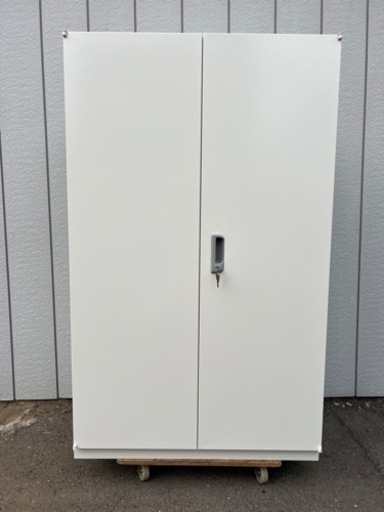 ■PLUS 両開き保管庫 スチール書庫 鍵付■プラス スチールキャビネット 観音開き■事務所 オフィス家具 (約)幅90 奥行46 高さ148 cm