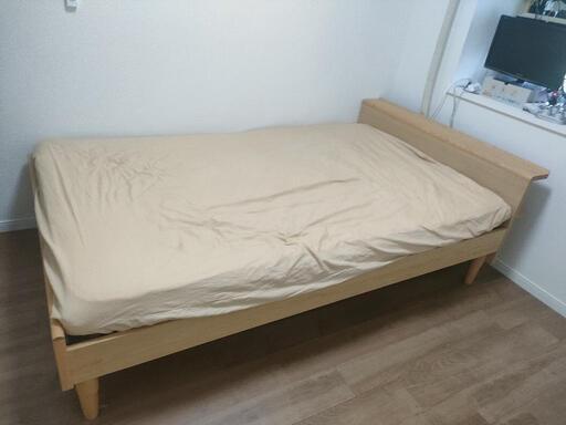 カリモク　ダブルベッド