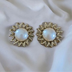 CHANEL シャネル　ゴールドイヤリング　フェイクパール　大ぶり　真贋済み CHANEL シャネル ゴールドイヤリング フェイクパール 大ぶり 真贋済み