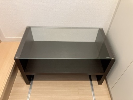 ガラステーブル　家具 机