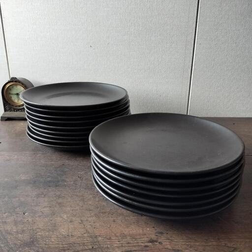 【決まりました】27cm 丸皿　16枚平皿　大皿　黒い皿　カフェ　喫茶店　ランチプレート16枚 食器