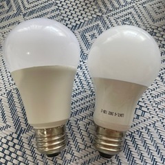 LED電球　100v相当　電球色　メーカー違い2個セット
