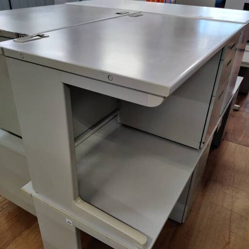 【愛品倶楽部柏店】～8/14商談中 在庫2点！ TOYOSTEEL 片袖机 鍵1本付 幅1000mm 愛品倶楽部柏店】～8/14商談中 在庫2点！ TOYOSTEEL 片袖机 鍵1本付 幅