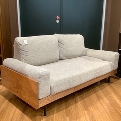 【トレファク神戸南店】UNICO 3人掛けソファー　足付き　座面シワ有　ファブリック【取りに来られる方限定】