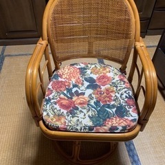 椅子 チェア(籐製品?座面が回転します)