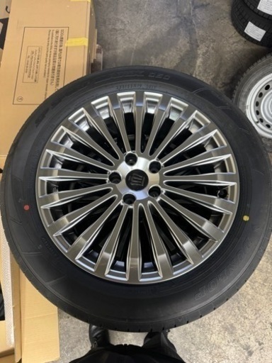 車のパーツ タイヤ、ホイール