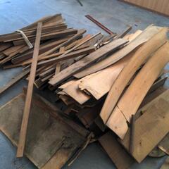 早いものがち　大量の古い木材　廃材　薪　薪としていかがでしょうか...