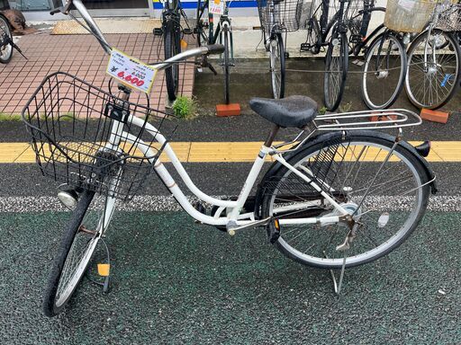 リサイクルショップどりーむ天保山店　No1210　自転車　ママチャリ　２６インチ　白色　ベル付き　ライト付き