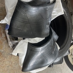 ⭐️お値下げしました！トラクター新品タイヤと新品チューブ2本セット‼️
